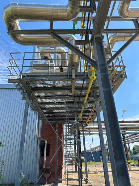 Technical utility system in an industrial building